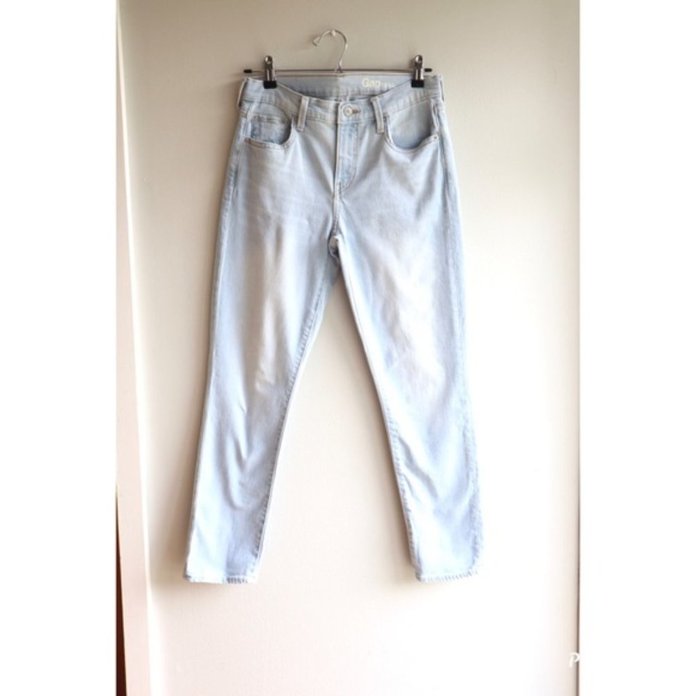 GAP Light Wash Jeans Size 27R